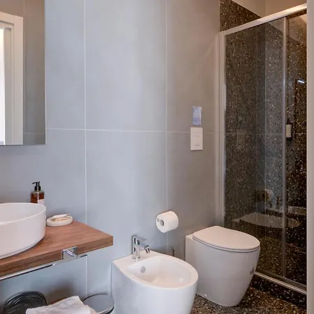 Well - Piazza Dei Martiri Neapel