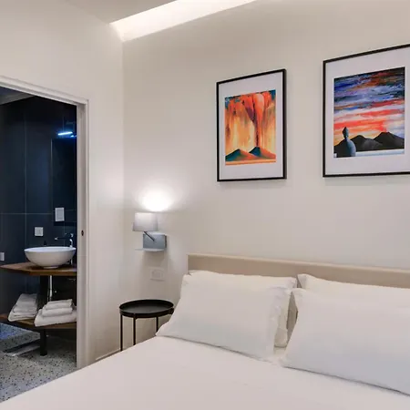 Well - Piazza Dei Martiri Neapel