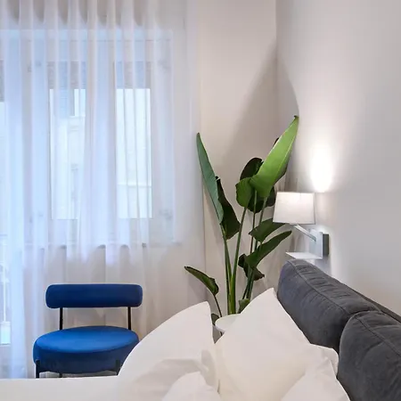 Well - Piazza Dei Martiri 4* Neapel