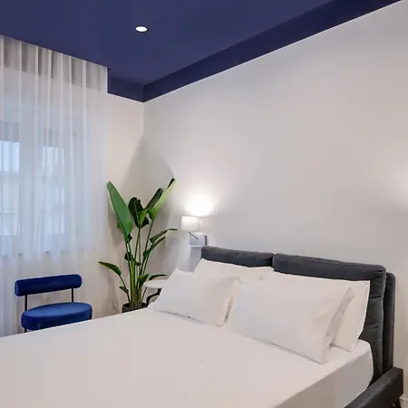 Well - Piazza Dei Martiri 4* Neapel