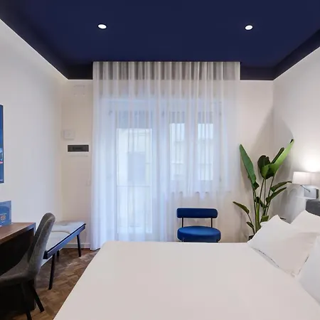 Alojamento de Acomodação e Pequeno-almoço Well - Piazza Dei Martiri 4*