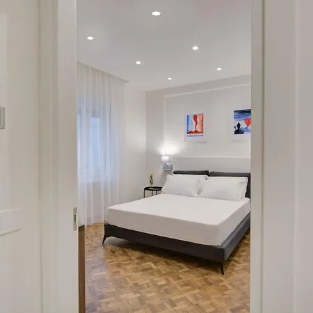 Well - Piazza Dei Martiri Bed & Breakfast 4*