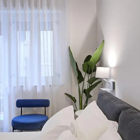 Well - Piazza Dei Martiri