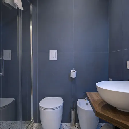 Well - Piazza Dei Martiri 4* Neapel