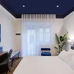 Bed and breakfast Well - Piazza Dei Martiri 4*