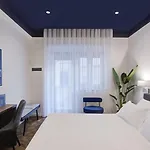 Well - Piazza Dei Martiri 4*