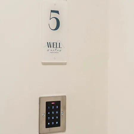 Well - Piazza Dei Martiri 4*