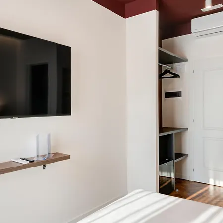 Well - Piazza Dei Martiri Naples