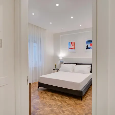 Nocleg ze śniadaniem Well - Piazza Dei Martiri 4*