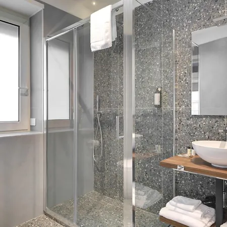 Well - Piazza Dei Martiri Nocleg ze śniadaniem 4*