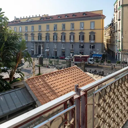 Couette-café Well - Piazza Dei Martiri 4*