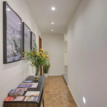 Couette-café Well - Piazza Dei Martiri 4*