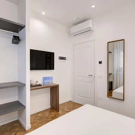 Well - Piazza Dei Martiri 4* Naples