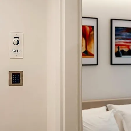 Bed & Breakfast Well - Piazza Dei Martiri 4*