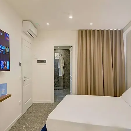 Bed & Breakfast Well - Piazza Dei Martiri 4*