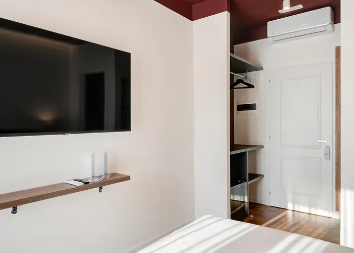 Well - Piazza Dei Martiri Neapol