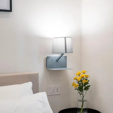 Well - Piazza Dei Martiri 4*